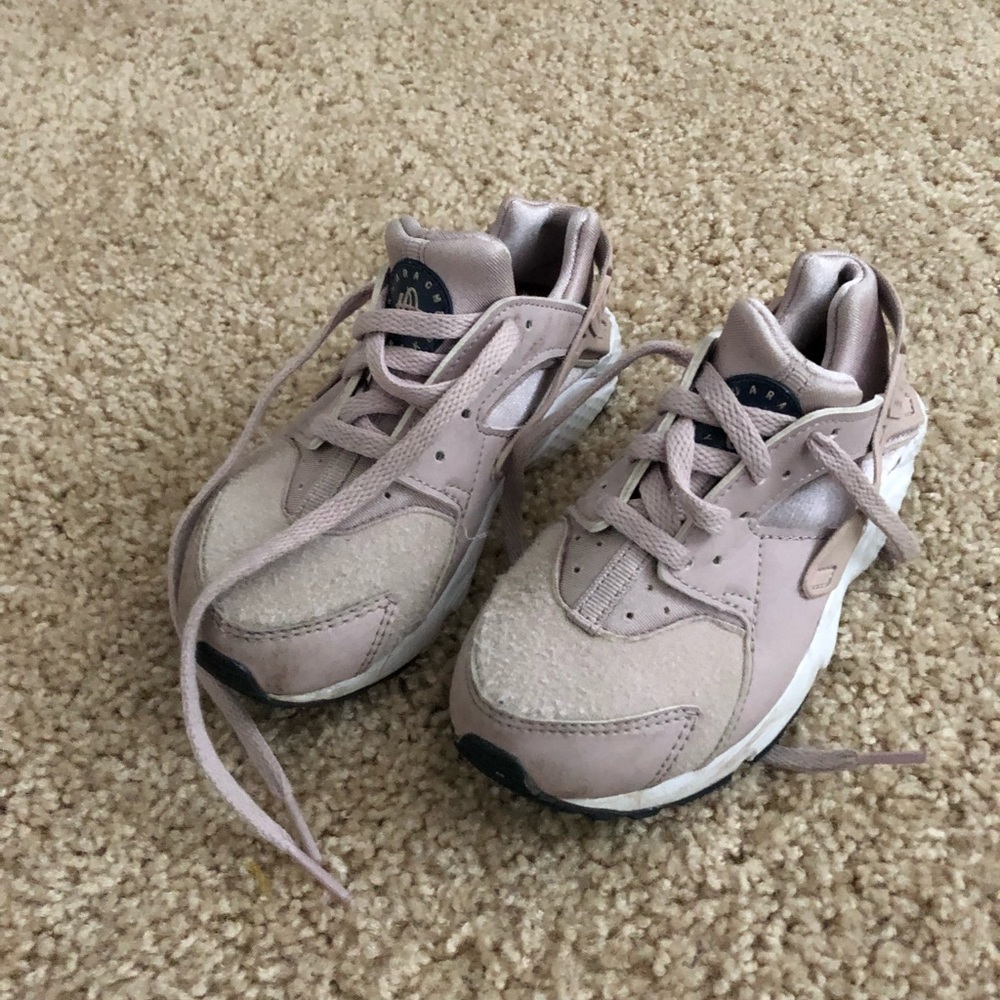 Girls sneakers.